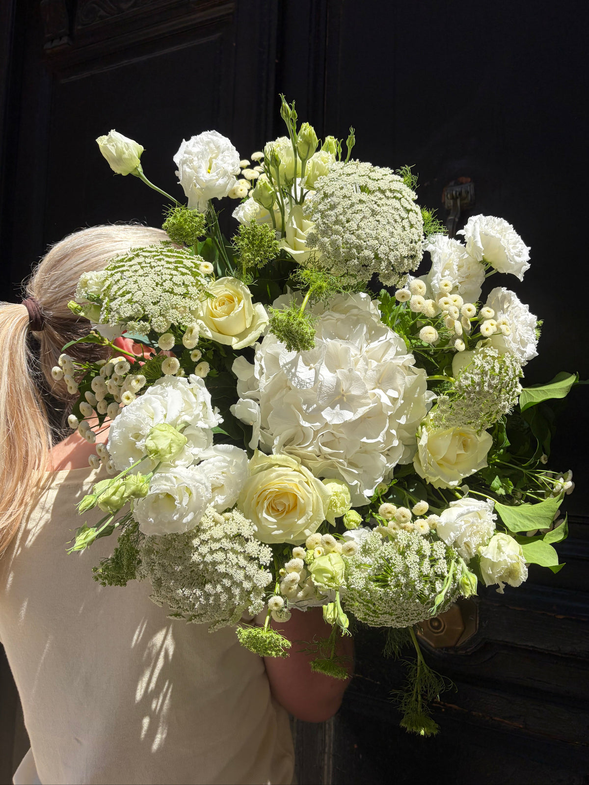 Bouquet de fleurs blanches Nacre réalisé par Arc en Ciel Fleurs à Nice 