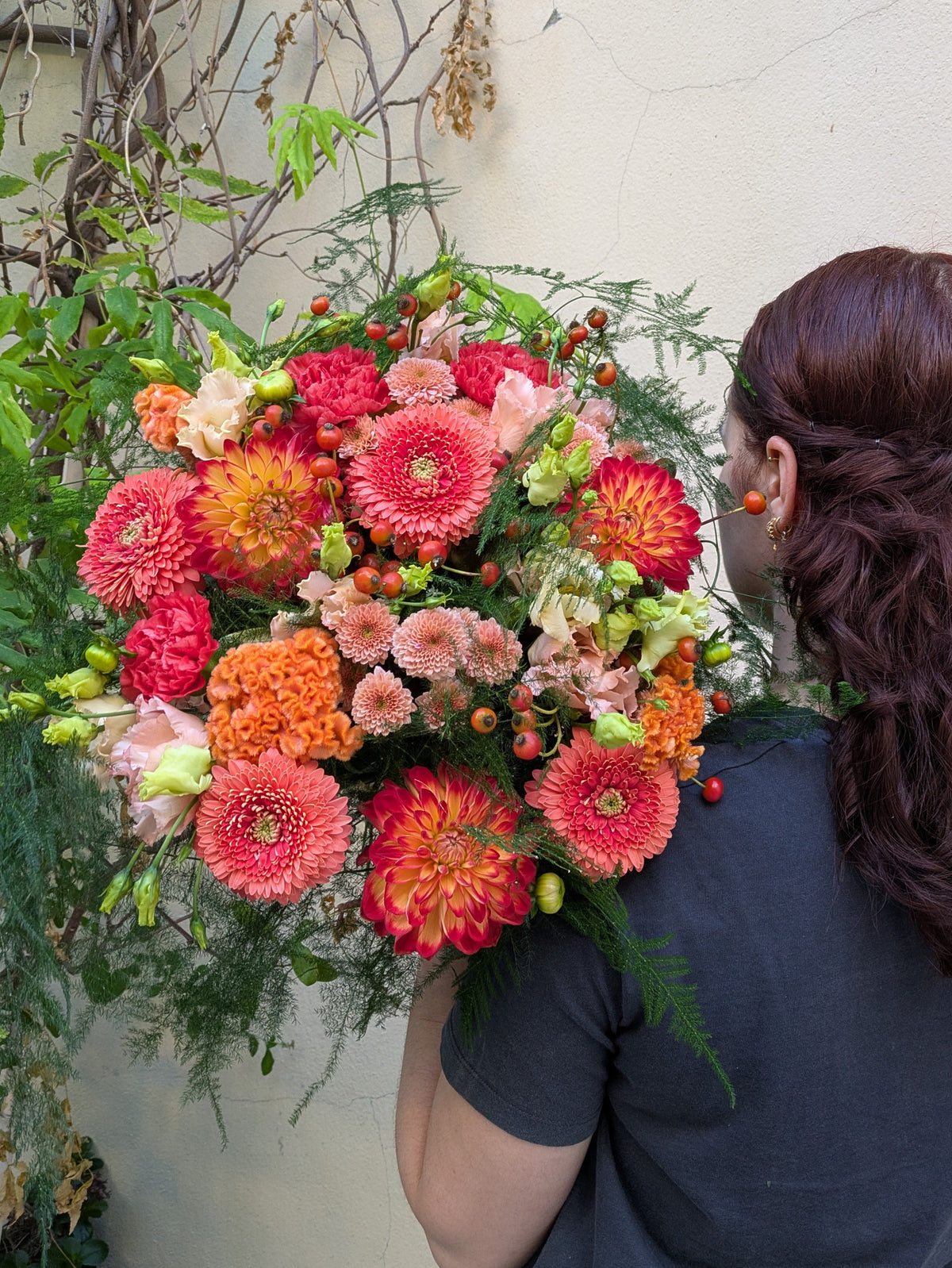Bouquet de fleurs oranges Aube réalisé par Arc en Ciel Fleurs à Nice 
