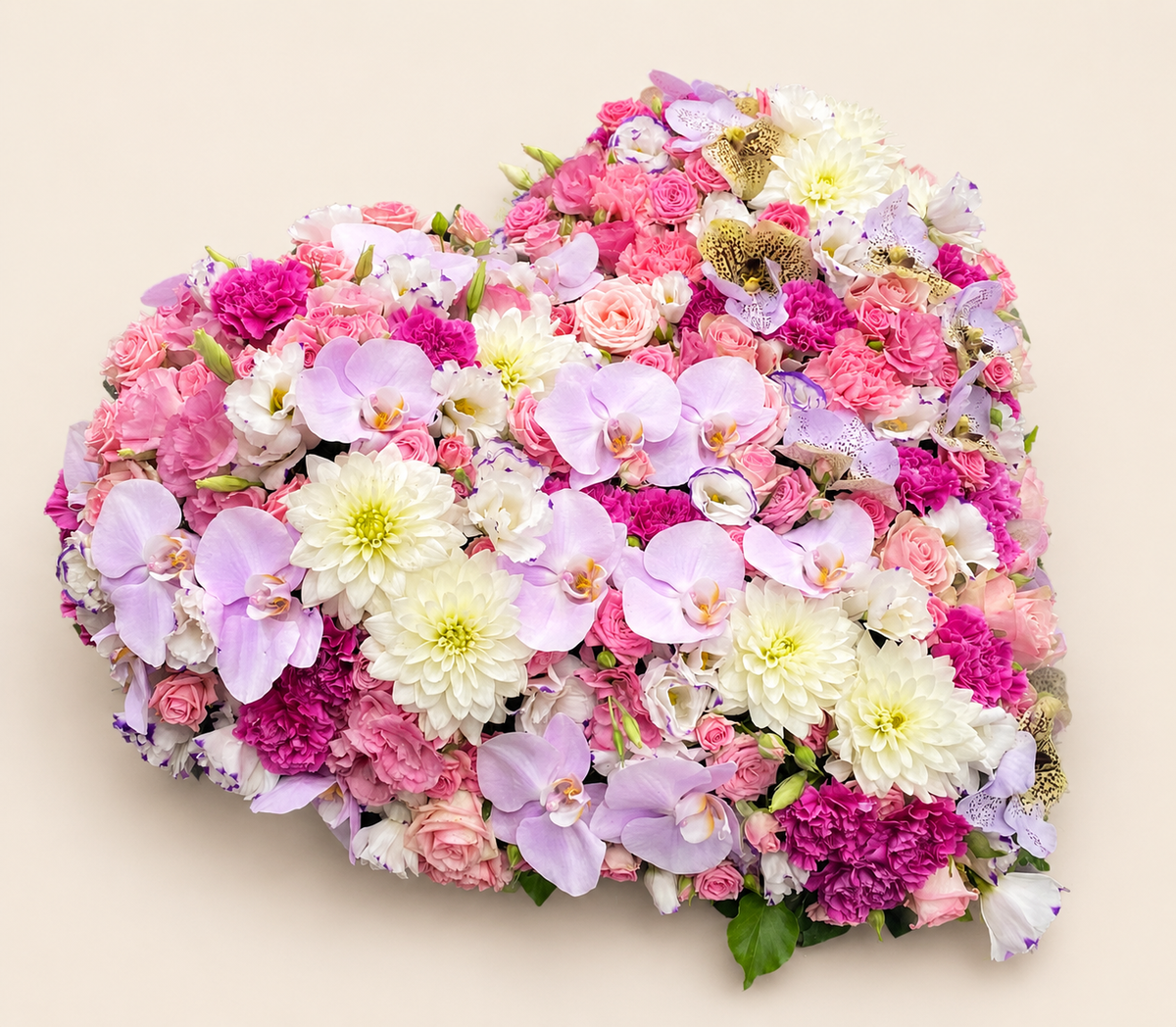 Coeur de fleurs pastel pour obsèques Douce Présence réalisé par Arc en Ciel Fleurs 