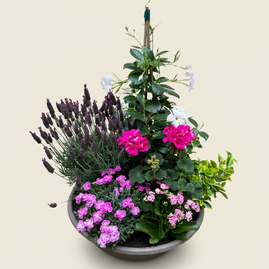 Coupe de plantes fleuries pour obsèques Jardin réalisée par Arc en Ciel Fleurs.