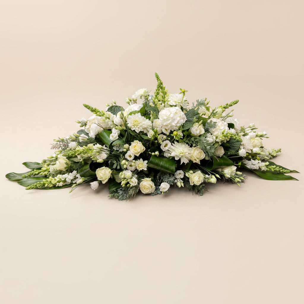 Raquette de fleurs blanches pour obsèques Dernière Lumière réalisée par Arc en Ciel Fleurs 
