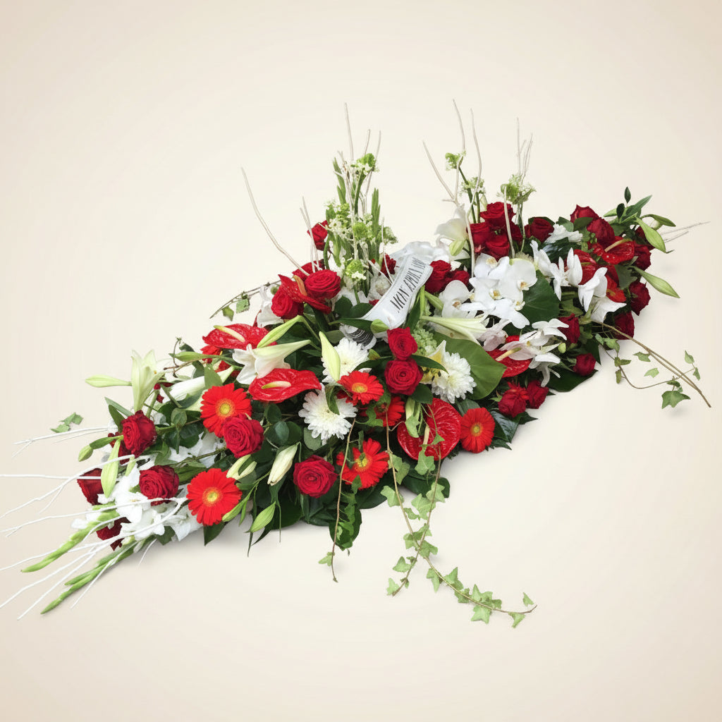 Raquette de fleurs rouges pour obsèques Tendresse Eternelle réalisée par Arc en Ciel Fleurs. 